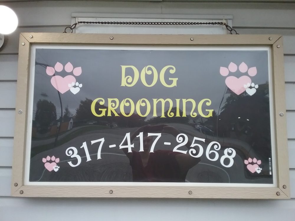 One-on-One Dog Grooming shop window sign in Lizton, Indiana